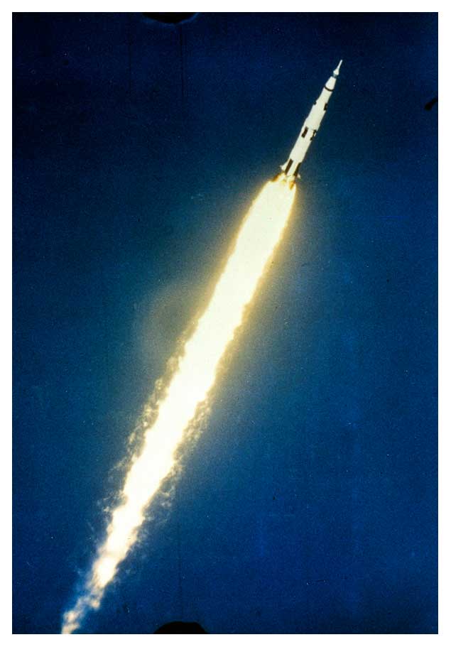 Premier lancement d'une fusée Saturne V le 9 novembre 1967