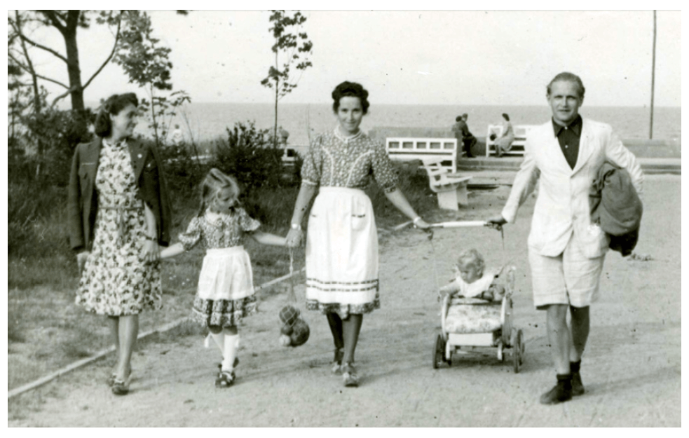 Thiel and Family summer 1942